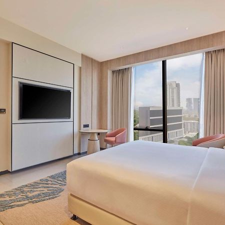 Hilton Gurugram Baani City Centre Gurgaon Exterior photo