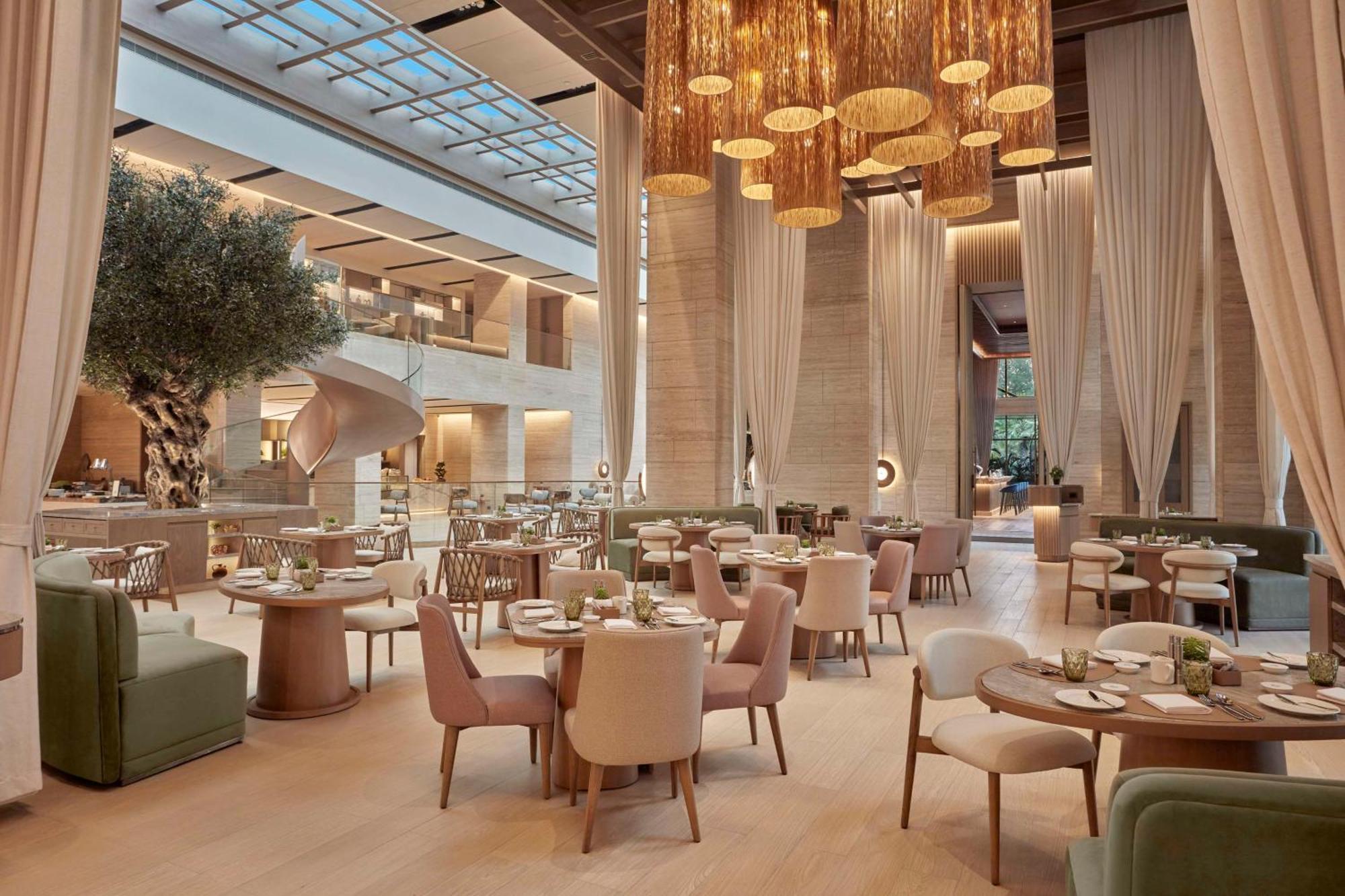 Hilton Gurugram Baani City Centre Gurgaon Exterior photo