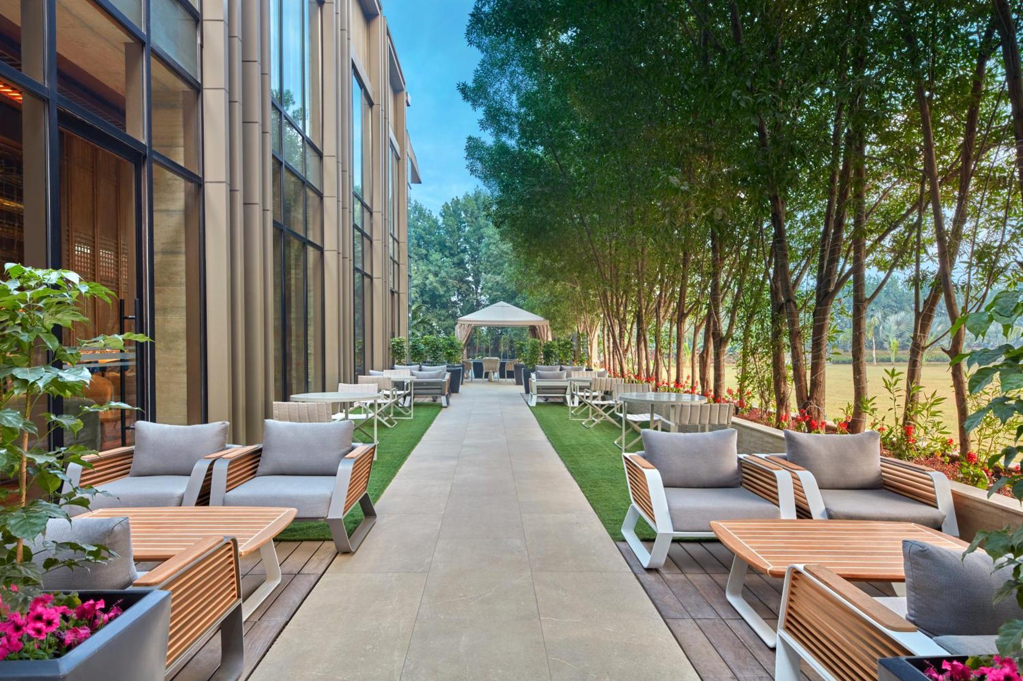 Hilton Gurugram Baani City Centre Gurgaon Exterior photo